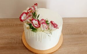tort z kwiatami